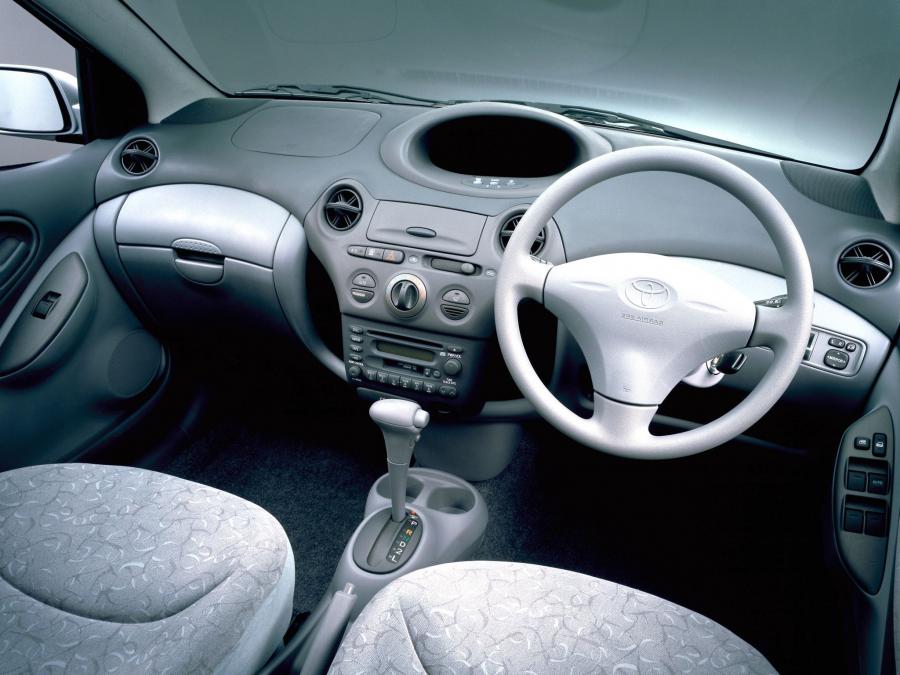  Toyota Vitz 5-Door 1999 года  (фото 5 из 6)